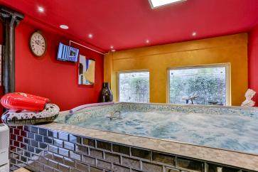 SO HOUSE · Villa duplex avec piscine intérieure chauffée