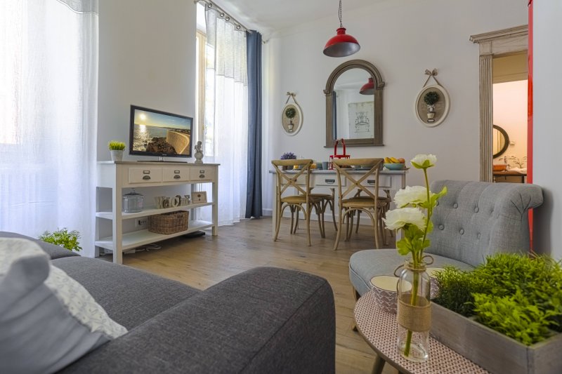 CASSINI GT - 1 bedroom apartment - Balcony - Place Garibaldi